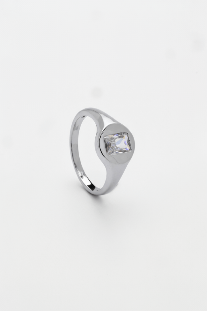 DAINTY SIGNET RING - Kumaya Jewelry