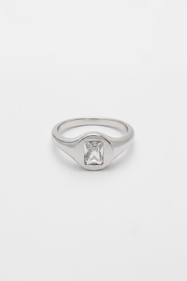 DAINTY SIGNET RING - Kumaya Jewelry